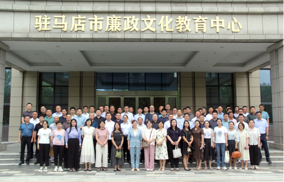 市產(chǎn)業(yè)集團組織黨員干部赴市廉政文化教育中心開(kāi)展警示教育221.png